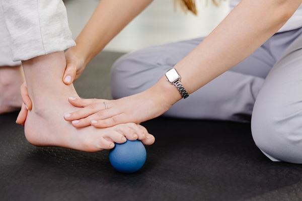 How A Physical Therapist Approaches Foot Pain Treatment