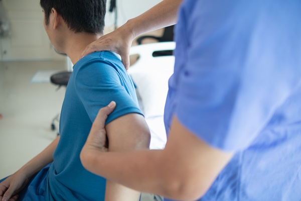 Approaches To Shoulder Pain Treatment From A Physical Therapist